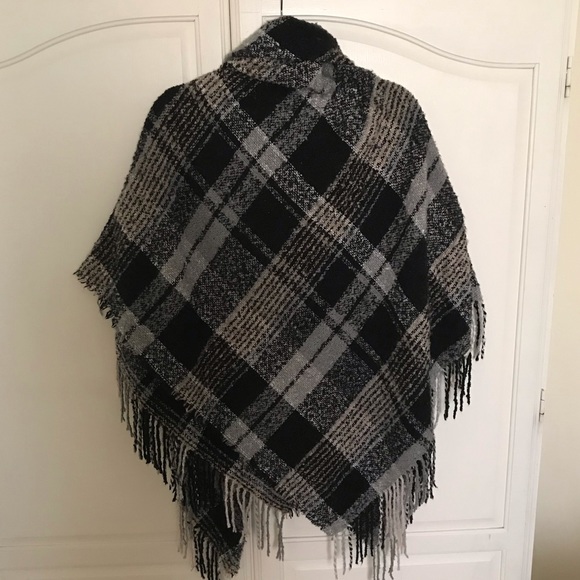 Apt.9 Poncho - Picture 3 of 3